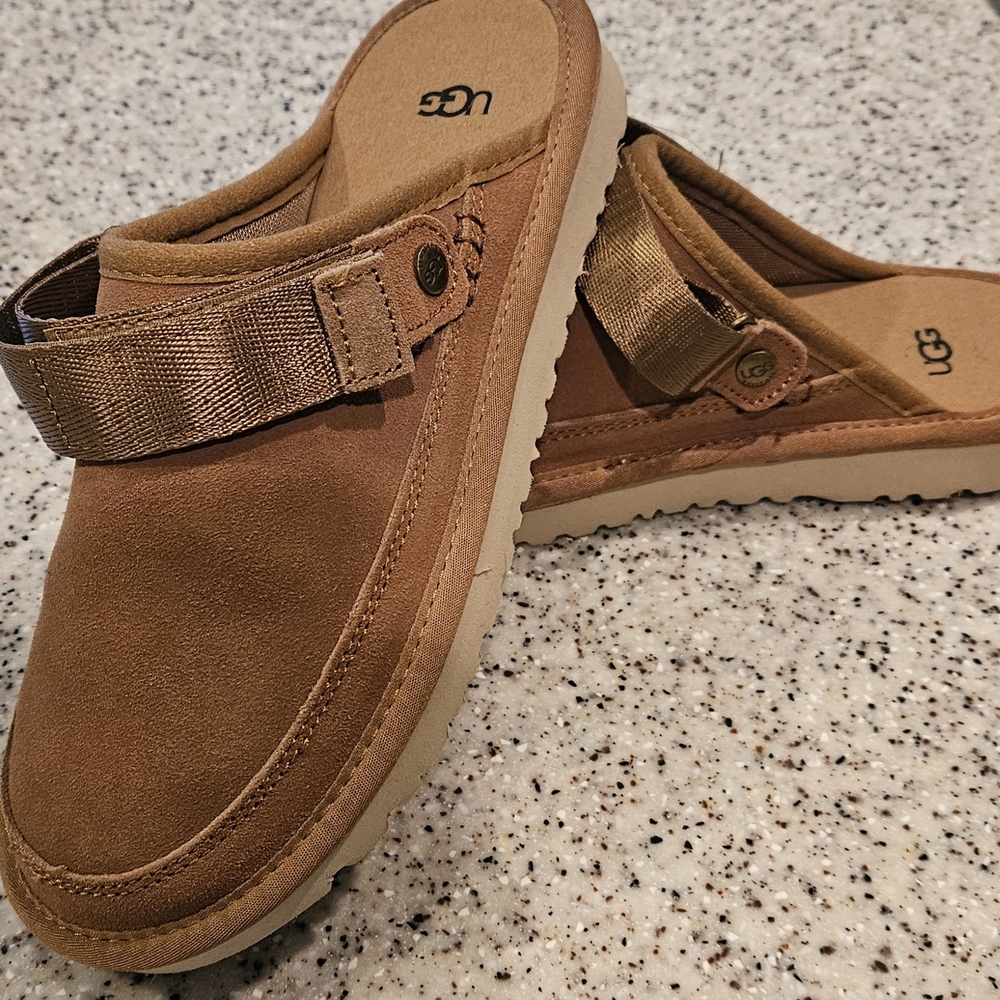 NWOT UGG Women's Tan Suede Slip-On Clogs Size 8